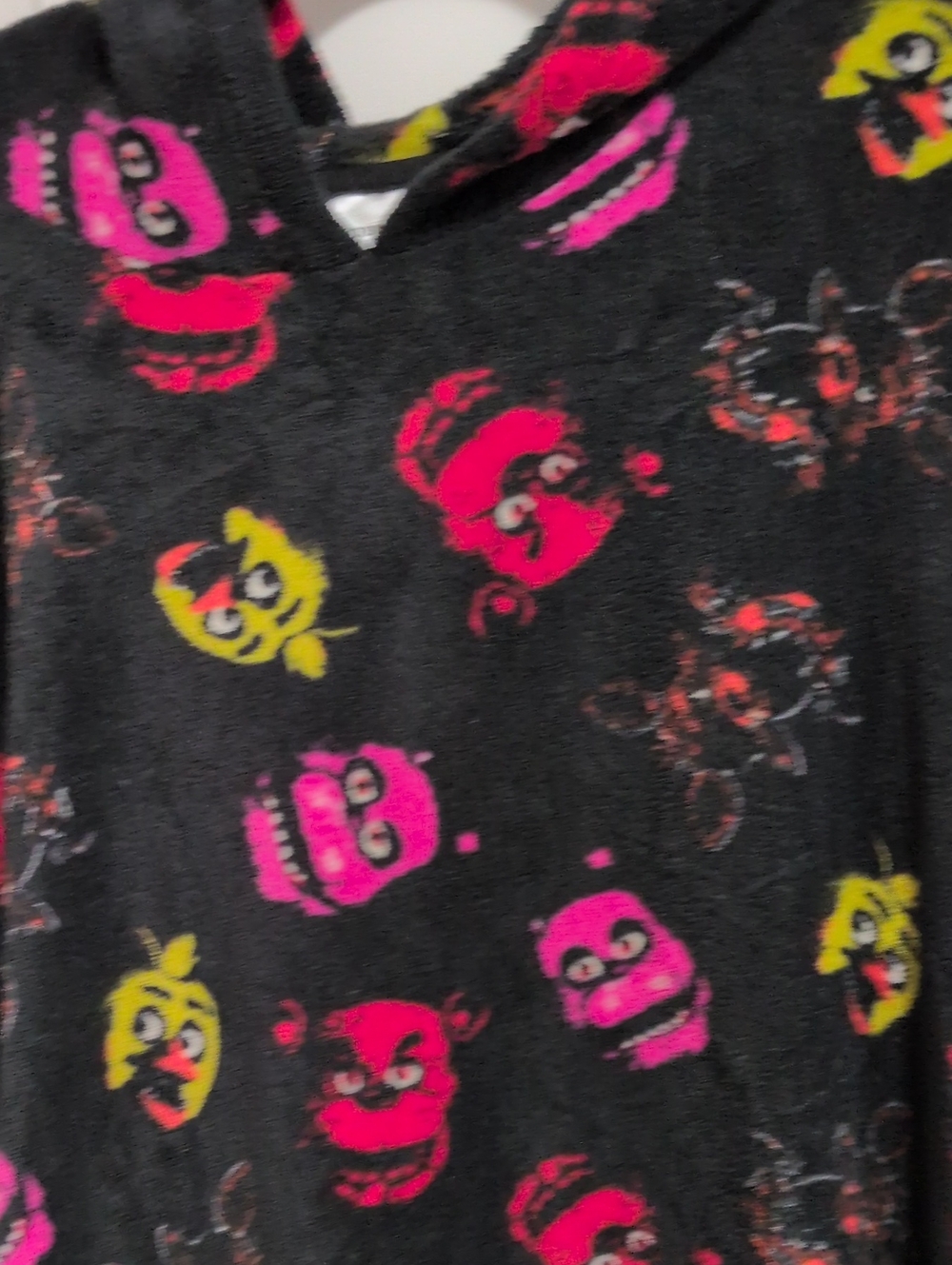 Five Nights At Freddy's Hoodie Blanket Unisex - Picture 2 of 4